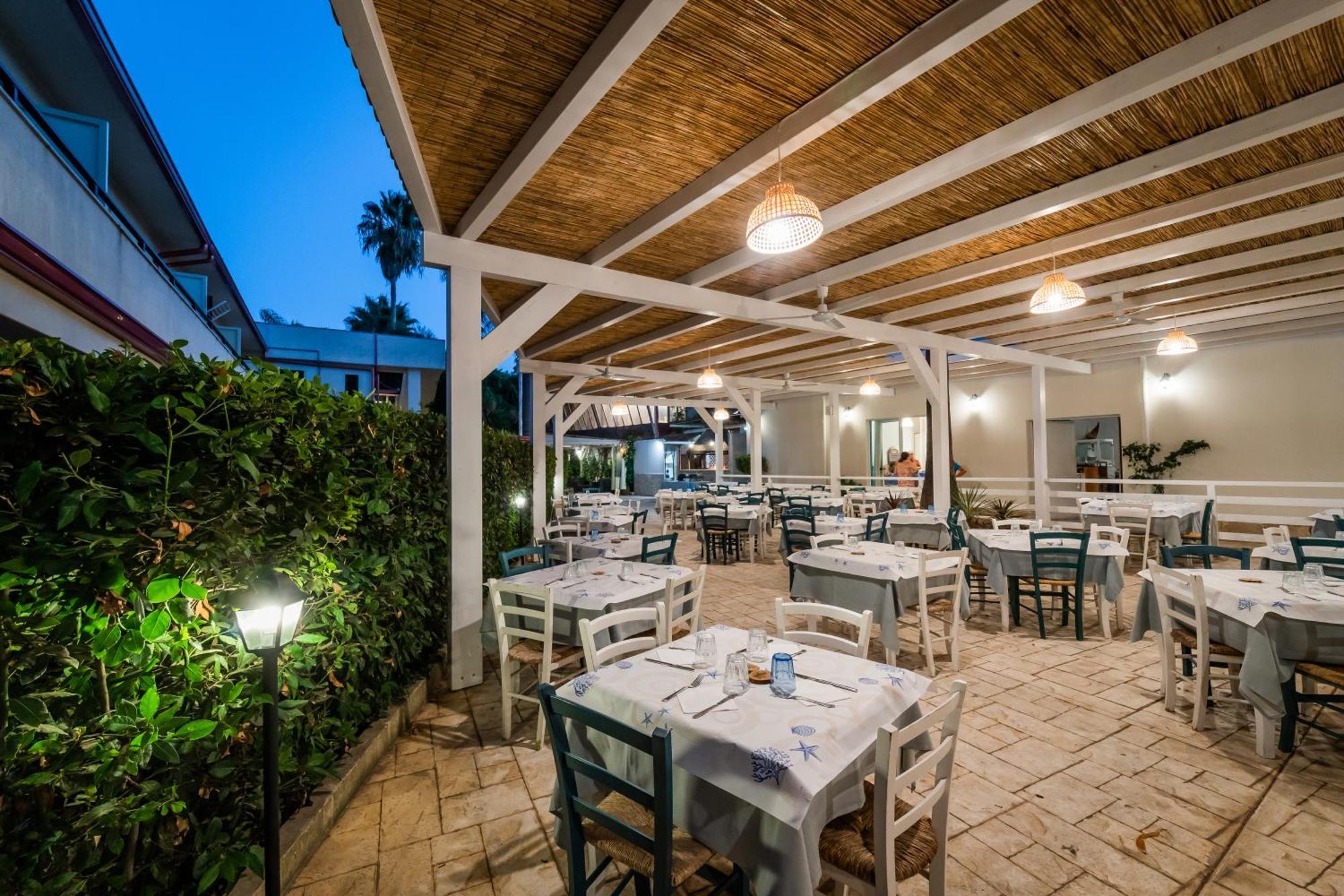 Hotel Baia Del Sole Марина-ди-Рагуза Экстерьер фото